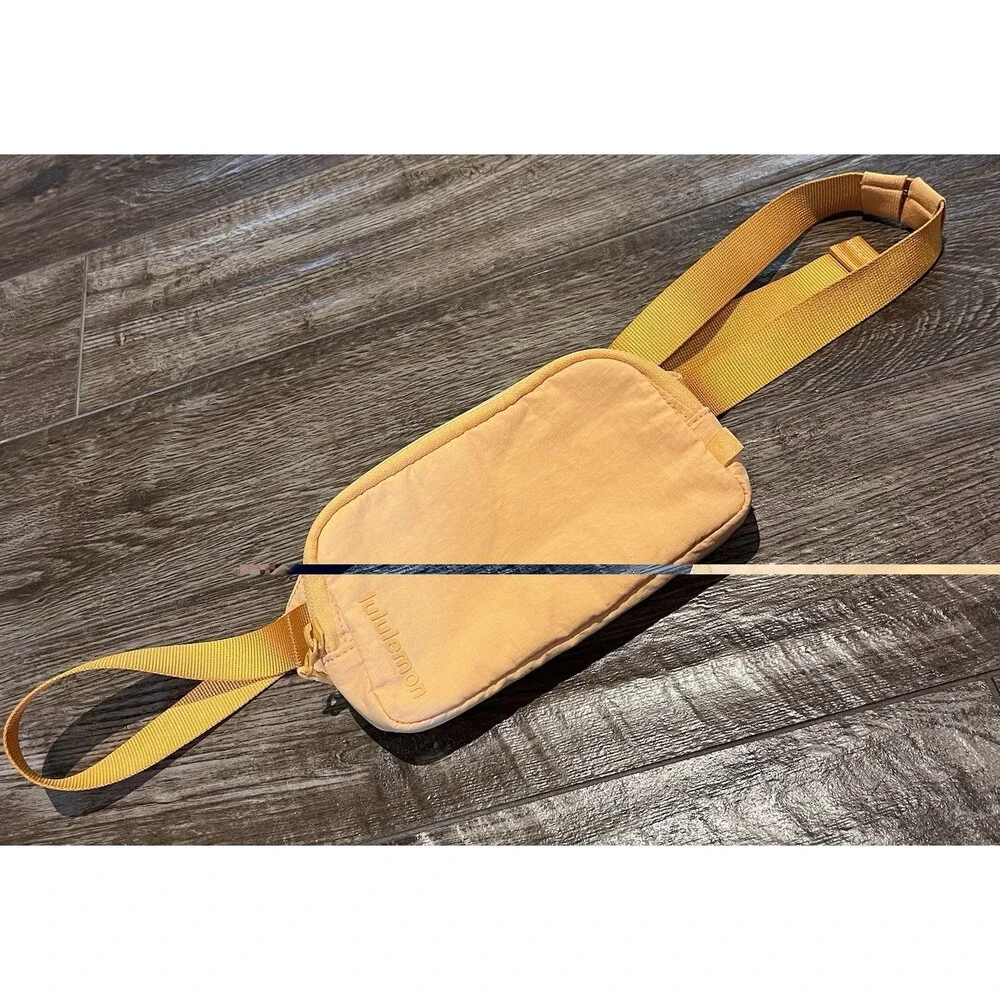 LULULEMON Mini Belt Bag Orange Dream 7-5 Inches Purse Crossbody Men’s Women’s